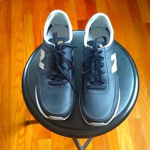 New Balance Sneakers 720 Size 9